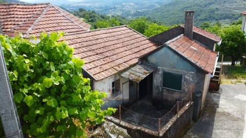 Moradia T2 para Venda em Campelo e Ovil