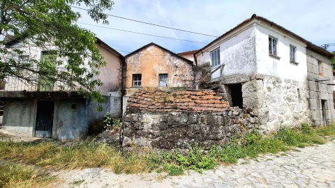 Moradia T2 para Venda em Campelo e Ovil