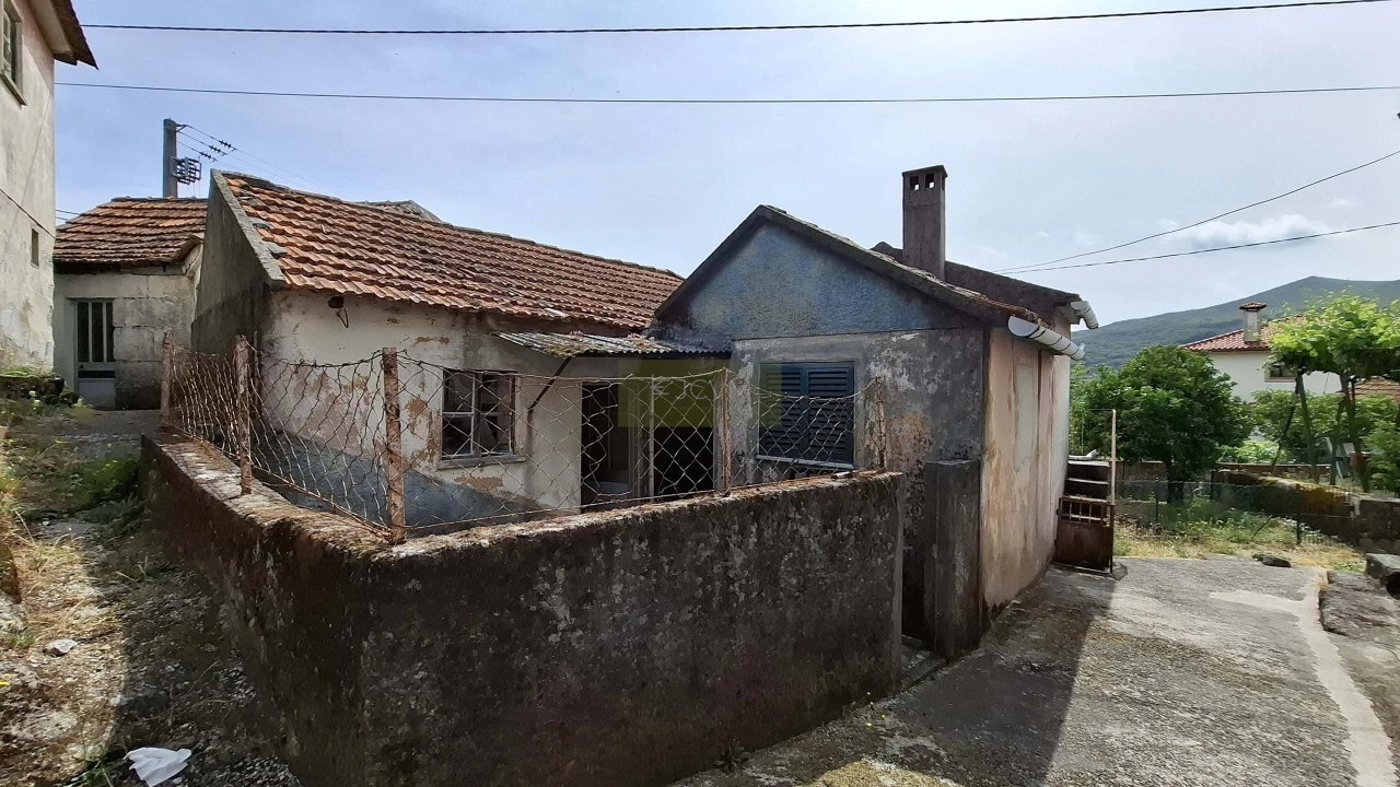 Moradia T2 para Venda em Campelo e Ovil Foto 3