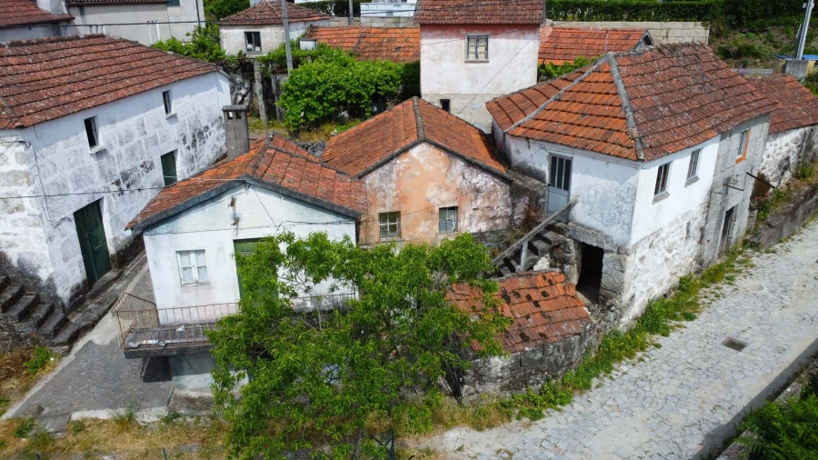 Moradia T2 para Venda em Campelo e Ovil Foto 2