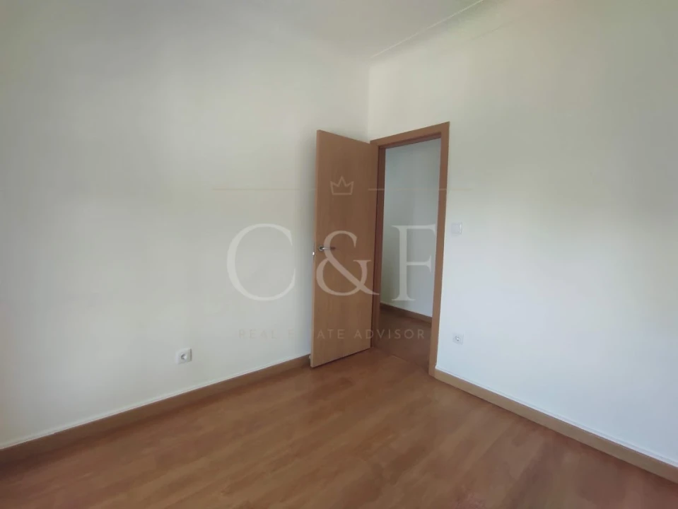 Apartamento T4 para Venda em Rio de Mouro Foto 23