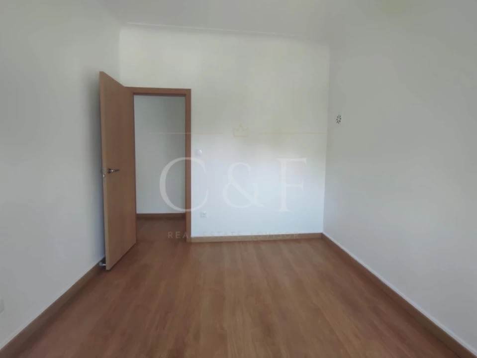 Apartamento T4 para Venda em Rio de Mouro Foto 26
