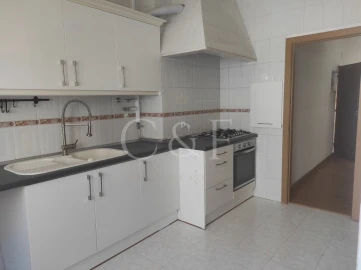 Apartamento T4 para Venda em Rio de Mouro