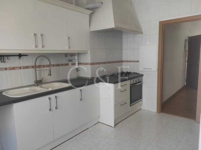 Apartamento T4 para Venda em Rio de Mouro Foto 2