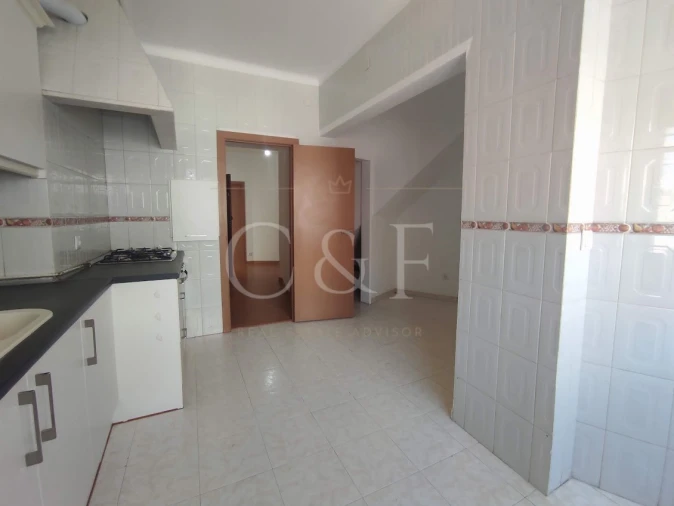 Apartamento T4 para Venda em Rio de Mouro Foto 4