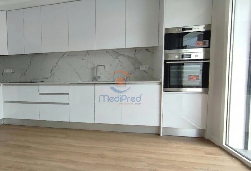Apartamento T2 para Venda em Santo António dos Cavaleiros e Frielas Foto 3