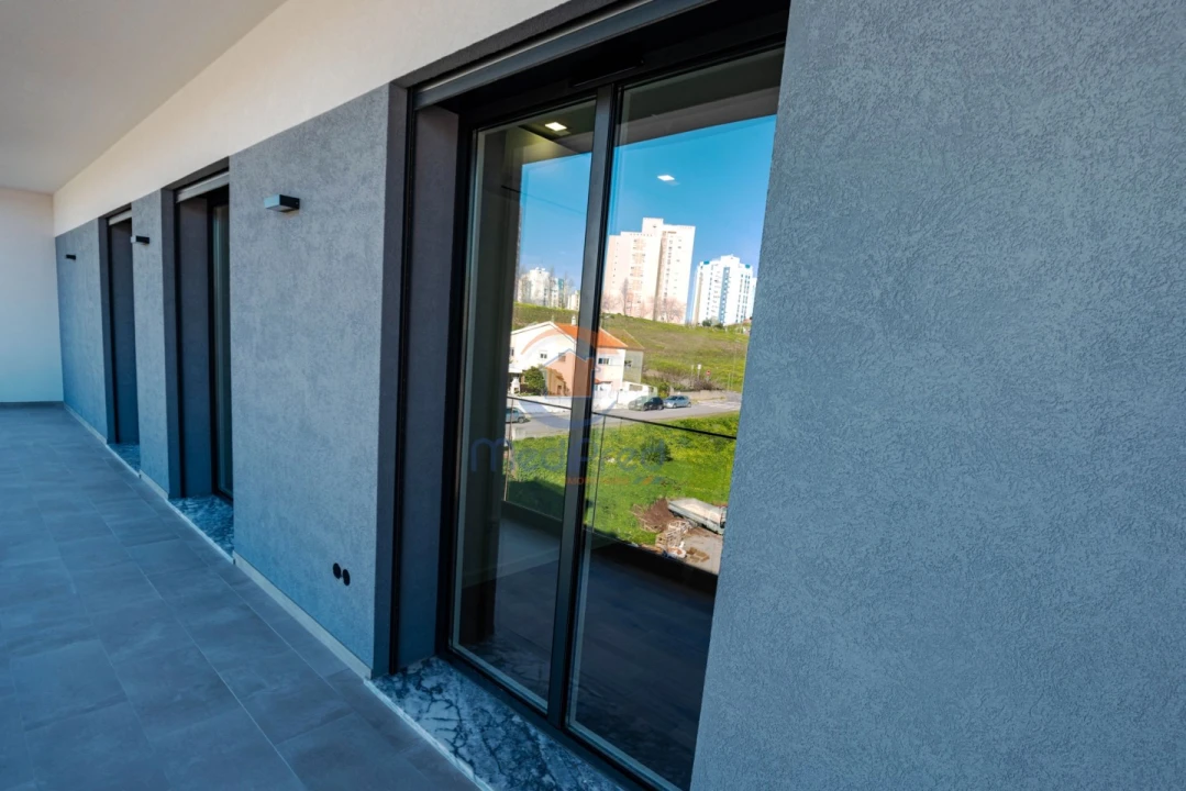 Apartamento T2 para Venda em Santo António dos Cavaleiros e Frielas Foto 11