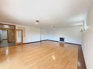 Apartamento T3 para Arrendamento em Pedroso e Seixezelo