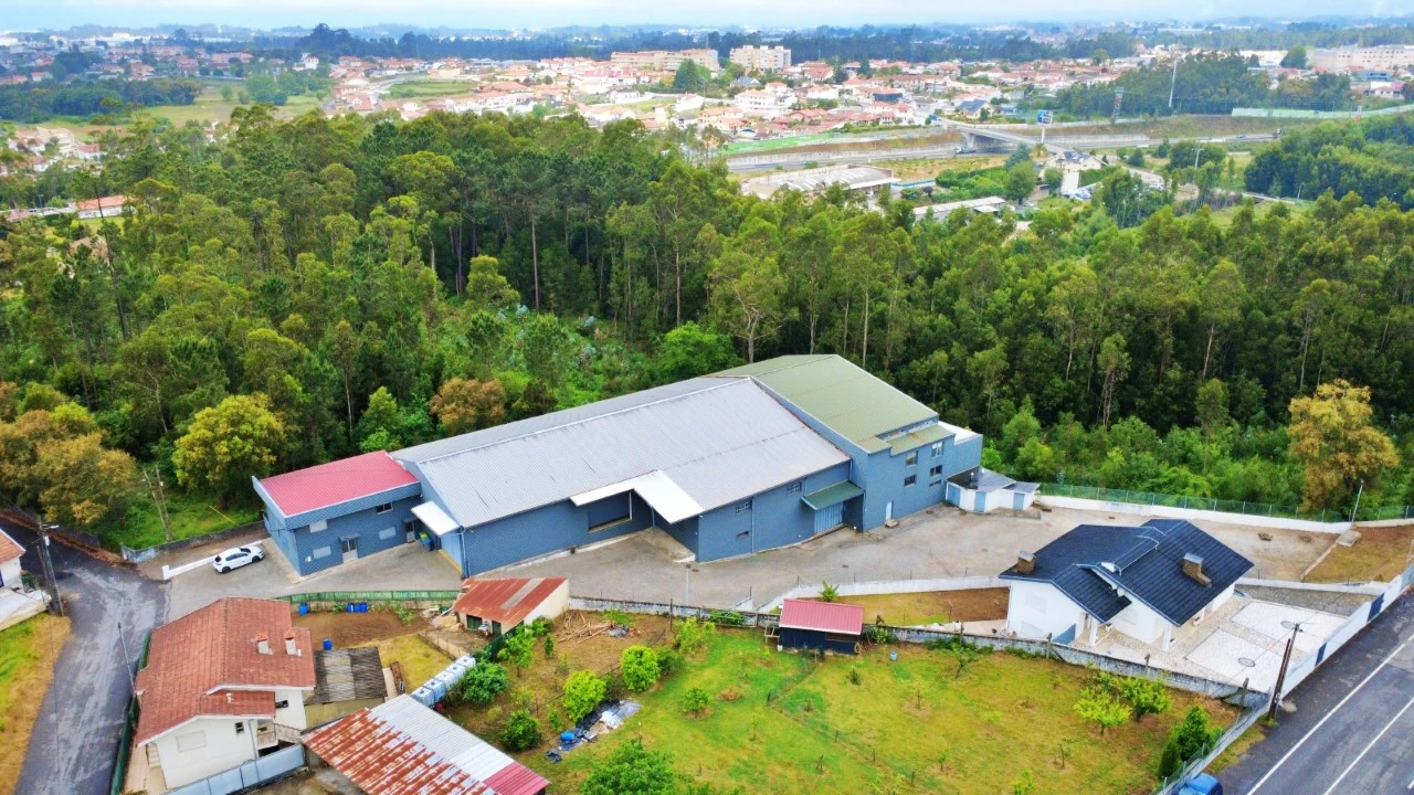Armazém para Venda em São João de Ver Foto 1