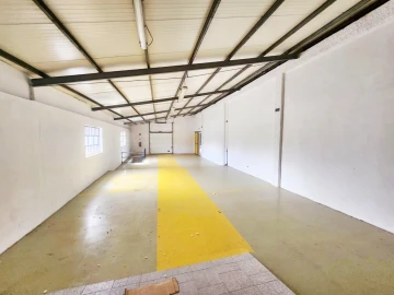 Armazém para Venda em São João de Ver