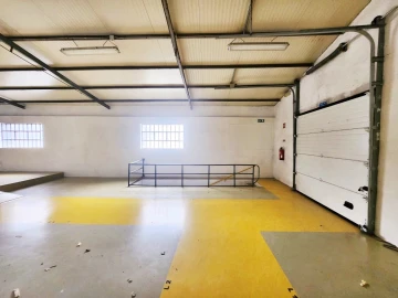 Armazém para Venda em São João de Ver