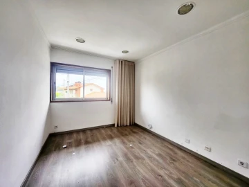 Armazém para Venda em São João de Ver