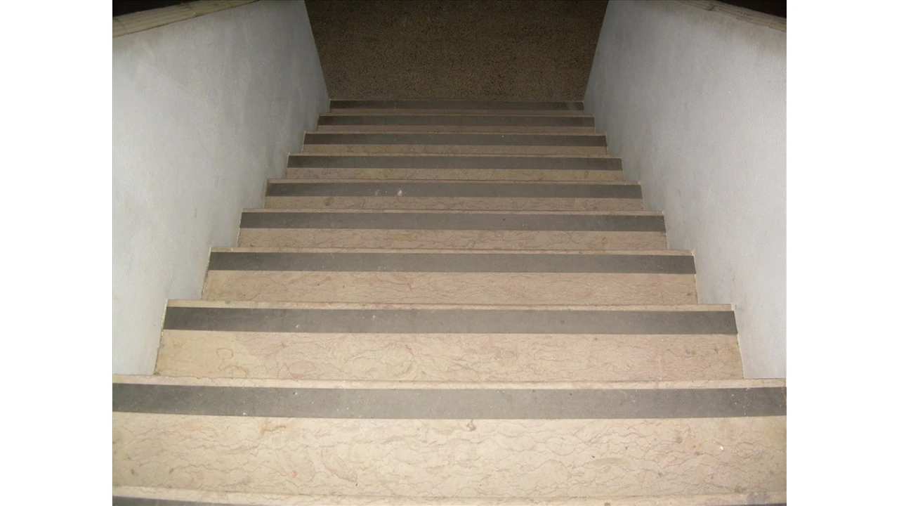 Loja para Arrendamento em Almada, Cova da Piedade, Pragal e Cacilhas Foto 9