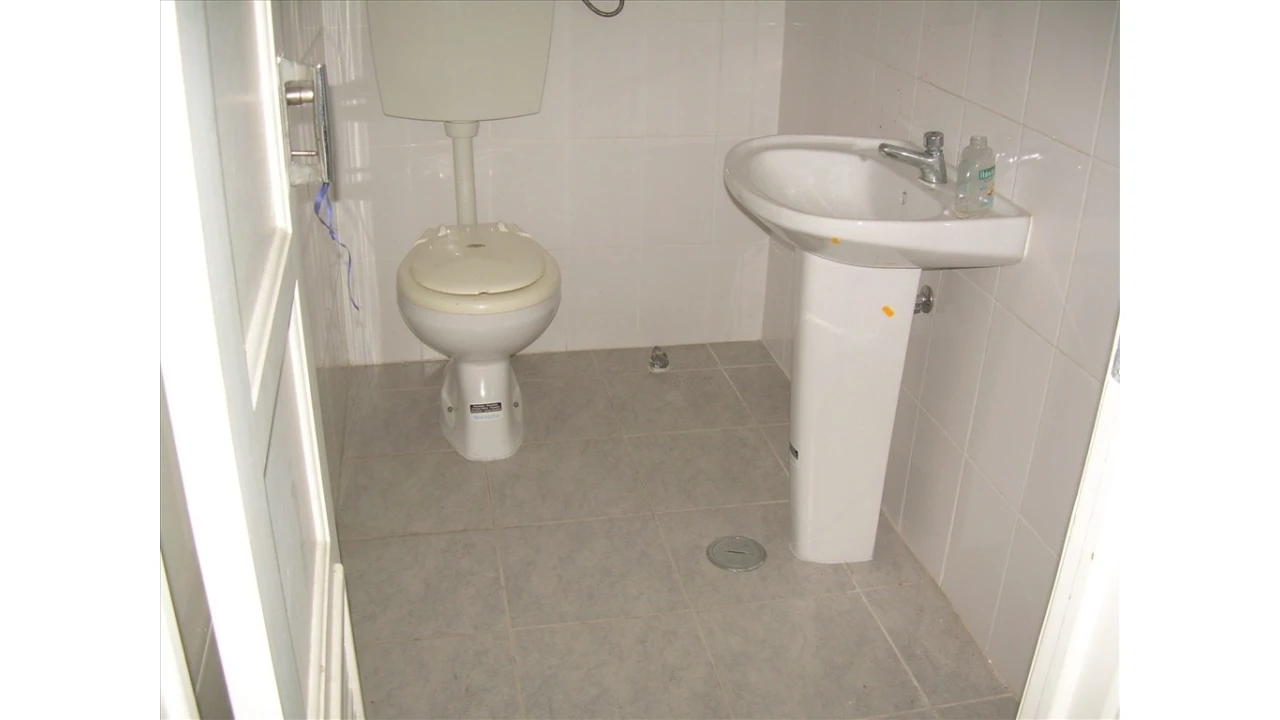 Loja para Arrendamento em Almada, Cova da Piedade, Pragal e Cacilhas Foto 16