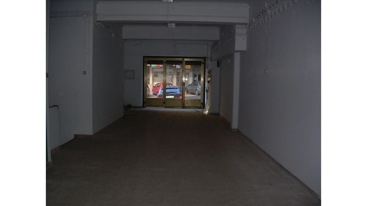 Loja para Arrendamento em Almada, Cova da Piedade, Pragal e Cacilhas Foto 2