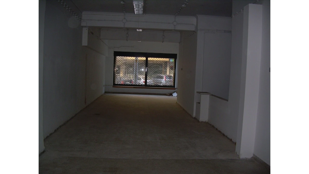 Loja para Arrendamento em Almada, Cova da Piedade, Pragal e Cacilhas Foto 1