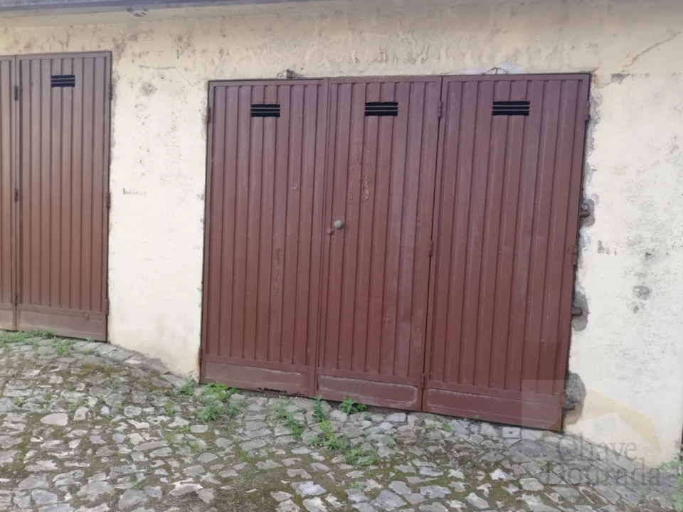 Garagem para Venda em Santo Antonio dos Olivais Foto 3