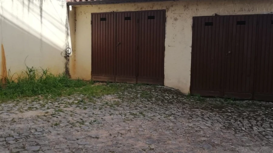Garagem para Venda em Santo Antonio dos Olivais