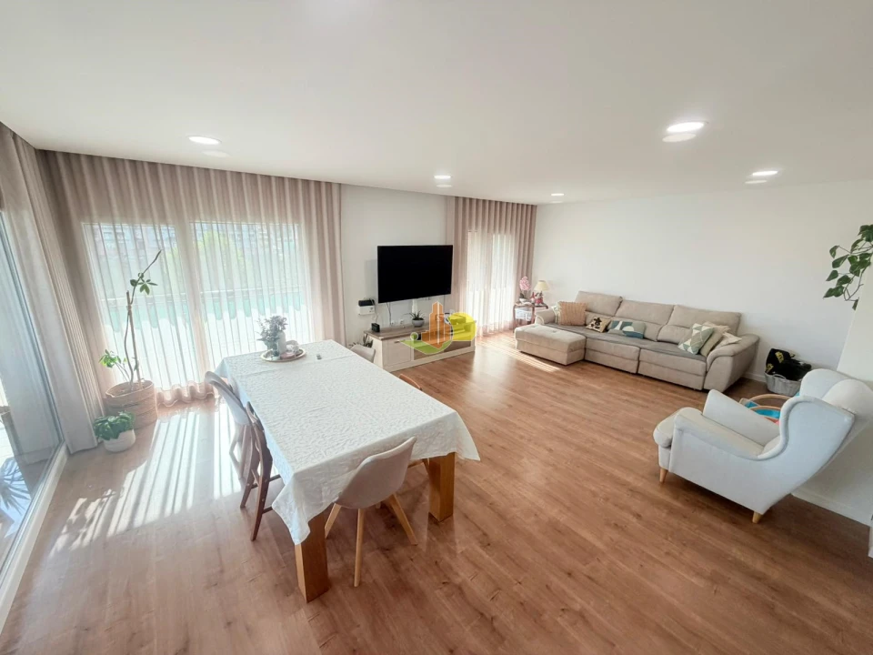 Apartamento T4 para Venda em Tavarede Foto 6