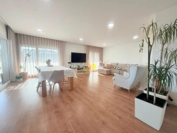 Apartamento T4 para Venda em Tavarede
