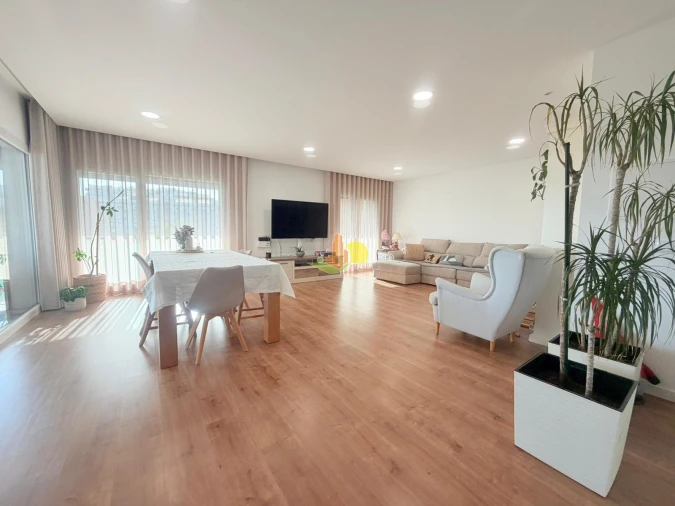 Apartamento T4 para Venda em Tavarede Foto 7