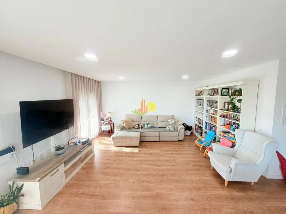 Apartamento T4 para Venda em Tavarede Foto 9
