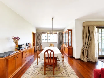Apartamento T5 para Venda em Aldoar, Foz do Douro e Nevogilde