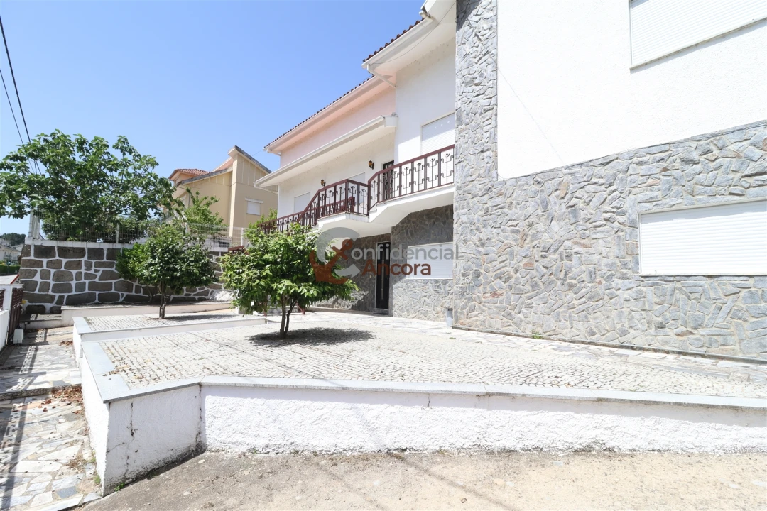 Moradia T7 para Venda em São Paio Foto 75