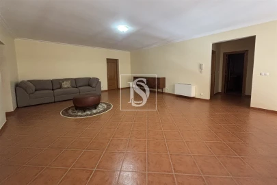 Moradia T5 para Venda em Canas de Santa Maria