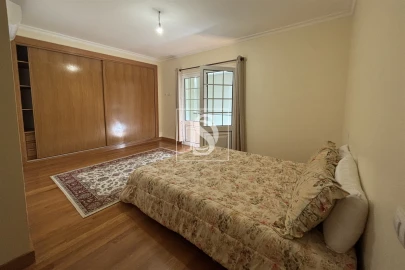 Moradia T5 para Venda em Canas de Santa Maria