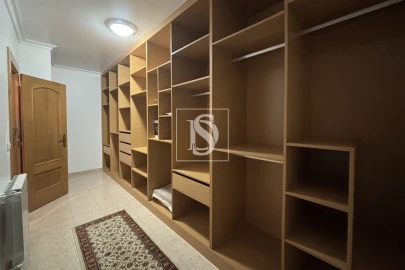 Moradia T5 para Venda em Canas de Santa Maria