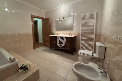 Moradia T5 para Venda em Canas de Santa Maria