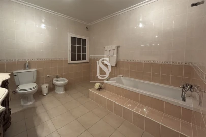 Moradia T5 para Venda em Canas de Santa Maria
