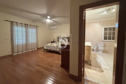 Moradia T5 para Venda em Canas de Santa Maria
