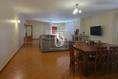 Moradia T5 para Venda em Canas de Santa Maria