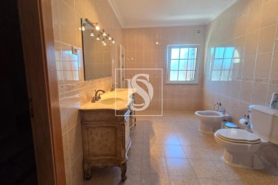 Moradia T5 para Venda em Canas de Santa Maria