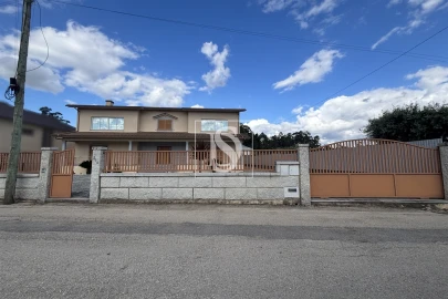 Moradia T5 para Venda em Canas de Santa Maria