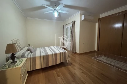 Moradia T5 para Venda em Canas de Santa Maria
