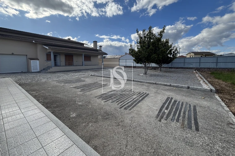 Moradia T5 para Venda em Canas de Santa Maria Foto 40