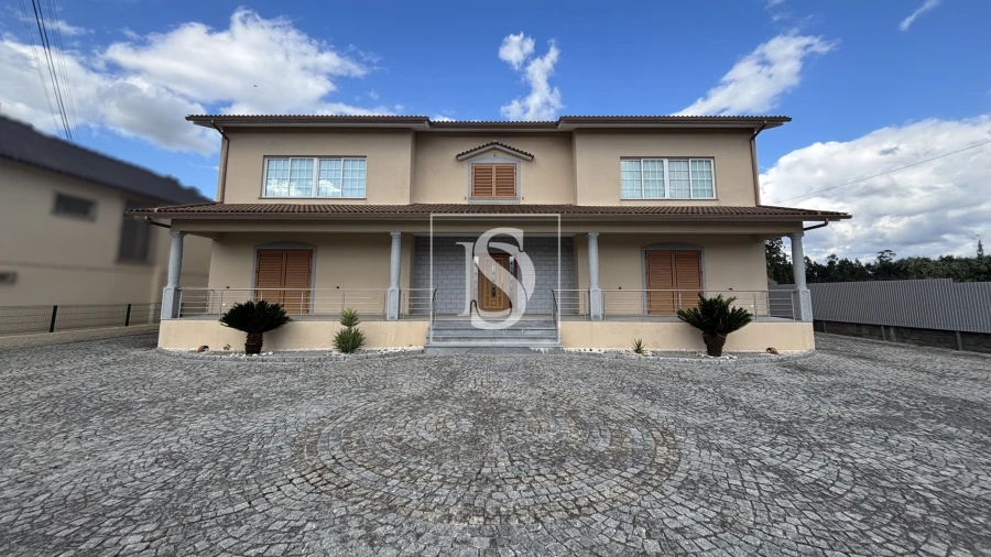 Moradia T5 para Venda em Canas de Santa Maria