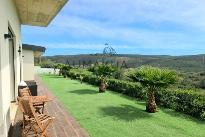 Moradia T4 para Venda em Loule (São Clemente)