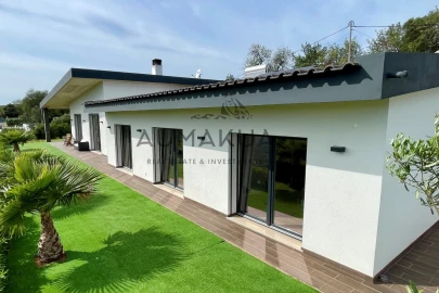 Moradia T4 para Venda em Loule (São Clemente)