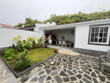Moradia T4 para Venda em Rosto do Cão (Livramento)