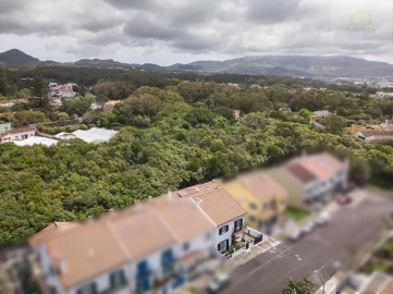 Moradia T4 para Venda em Rosto do Cão (Livramento)