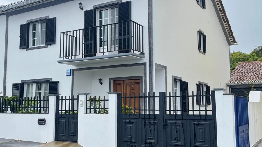 Moradia T4 para Venda em Rosto do Cão (Livramento)