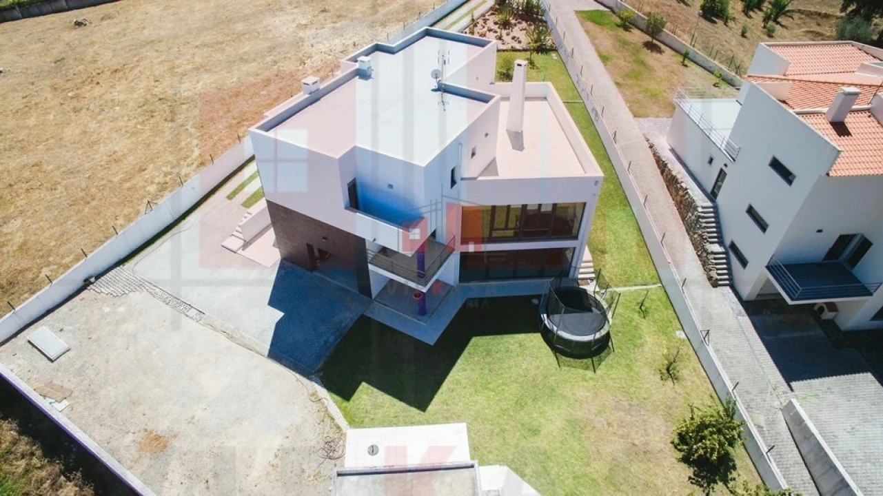Moradia T5 para Venda em Malveira e São Miguel de Alcainça Foto 2