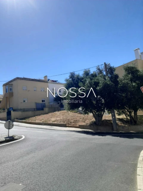 Terreno para Venda em Póvoa de Santo Adrião e Olival Basto