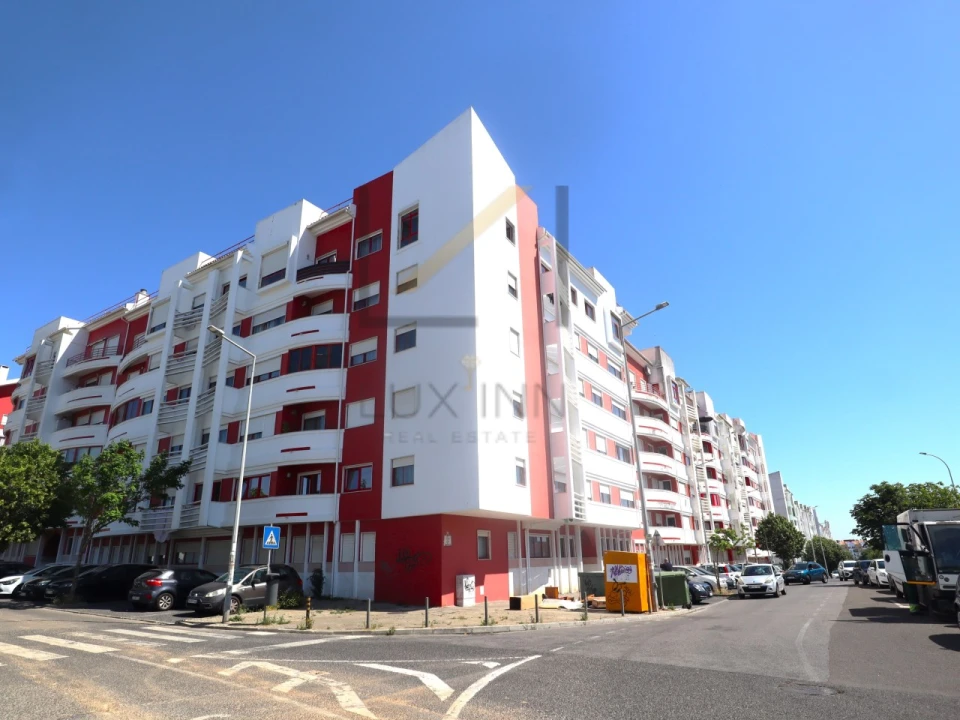 Apartamento T2 para Venda em Algueirão-Mem Martins Foto 1