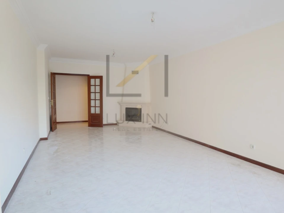 Apartamento T2 para Venda em Algueirão-Mem Martins Foto 4