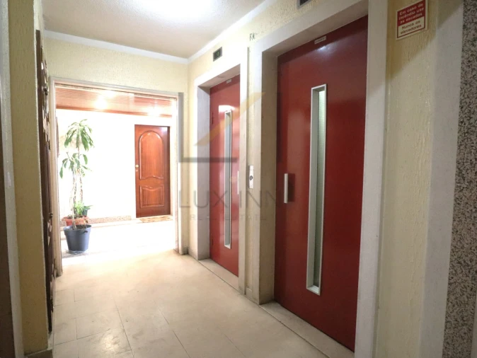 Apartamento T2 para Venda em Algueirão-Mem Martins Foto 2